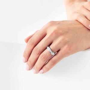 Platino 1.50ct Corte brillante Anillo de eternidad Orfebres Diamante más brillante Corte Esmeralda Estilo romántico Incrustaciones finas - Product Image 3