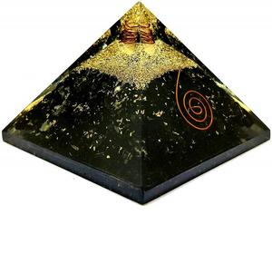 Pyramide d'Orgone de pierre précieuse de tourmaline noire naturelle pour la guérison décoration de méditation à vendre Agate de Soha - Product Image 5