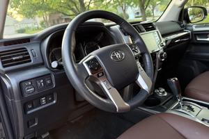 Toyota 4Runner Limited 4x4 2024 Usada Premium ~4,900 Millas, Modelo de Último Año, Motor V6 - Product Image 4