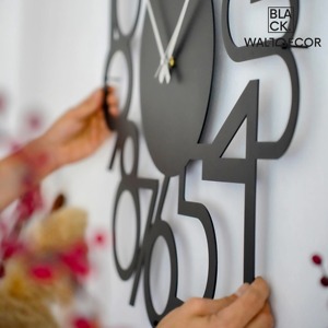 Reloj de pared de metal negro redondo de primera calidad con construcción duradera Ideal para mejorar los interiores de la sala de estar, la cocina y el espacio de estudio - Product Image 5