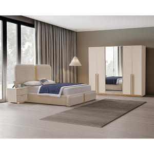 Juego de Dormitorio de Diseño Moderno para Hotel en Madrid con Armarios Modulares, Base de Cama con Somier - Product Image 1
