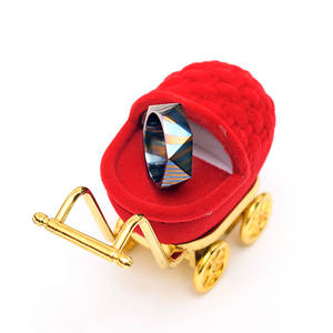 Anillo de regalo de boda de acero Timascus personalizado hecho a mano bellamente empaquetado en una caja de regalo para regalos personales o de aniversario - Product Image 6