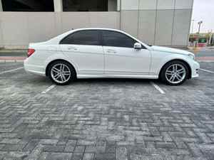 M C250 d'occasion 2023, conduite à gauche, automatique, sièges en cuir, pneus R18, barres de toit en alliage d'aluminium, intérieur foncé, régulateur de vitesse adaptatif (ACC) - Product Image 4