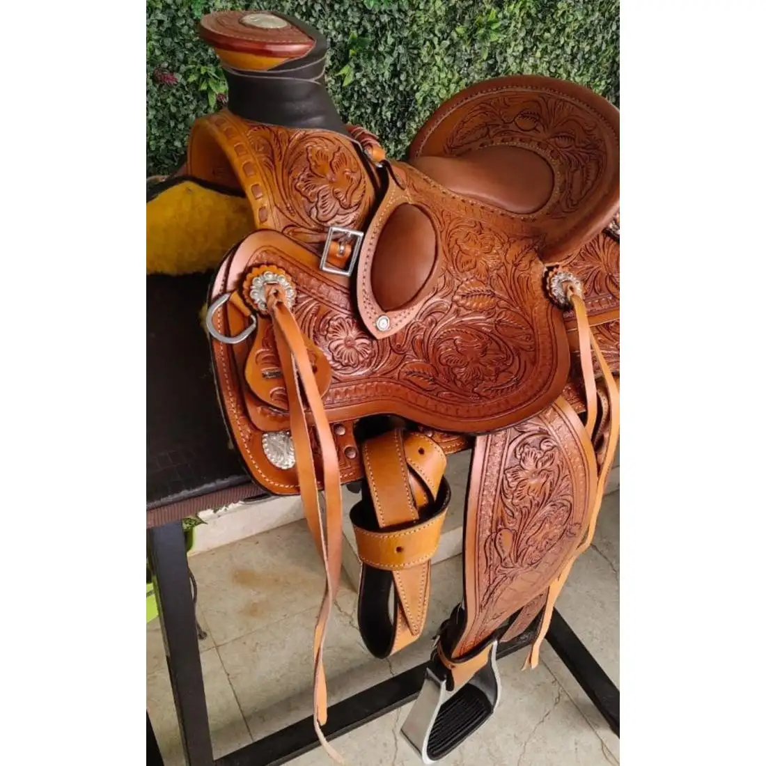 Selle de cheval équestre en bois sculpté à la main en cuir de qualité supérieure