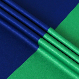 Kit de football personnalisé pour hommes, ensemble maillot et short de football, tissu respirant à séchage rapide avec logo de l'équipe OEM et impression du nom - Product Image 4