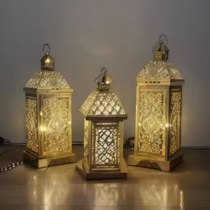 Linterna decorativa grande de jardín trapezoidal, candelabro antiguo decorativo marfil Metal estilo marroquí candelabro - Product Image 1