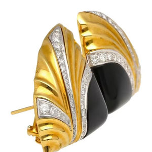 ต่างหูเพชรรูปทรงเรขาคณิตโอนิกซ์และเพชรธรรมชาติทำจากยาง18K สีเหลืองทองและทองคำขาวสำหรับผู้หญิง - Product Image 1