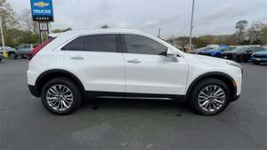 Cadillac XT4 Premium Luxury FWD 2024, Vehículo Eléctrico con Autonomía de 501-600 km, Potencia de 250-300 kW, Torque de 300-400 Nm, Batería de 30 kWh - Product Image 4