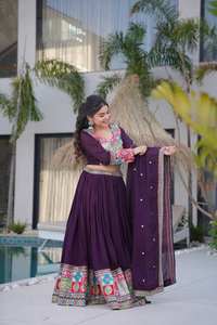 Ensemble moderne de lehenga choli et dupatta de créateur, idéal pour les fêtes - Product Image 5