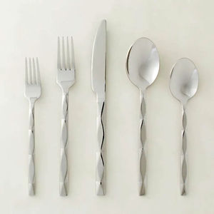 Ensemble de couverts en métal de conception tendance Vaisselle de la meilleure qualité Couverts de taille de forme personnalisée pour la salle à manger et la cuisine Ensemble de 5 pièces - Product Image 1