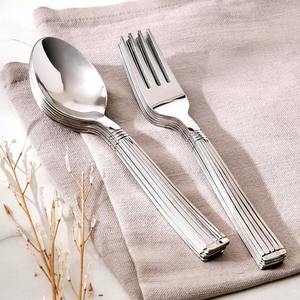 Paire de cuillères et fourchettes en argent, parfaites pour les repas en famille, le service de restaurant, les événements traiteur, les dîners de fêtes et les tables élégantes - Product Image 1
