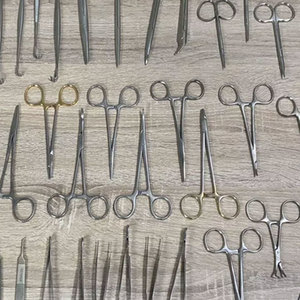 Juego de instrumentos quirúrgicos ortopédicos pequeños de acero inoxidable, 53 Piezas, grado quirúrgico de calidad superior, reutilizable en autoclave - Product Image 3