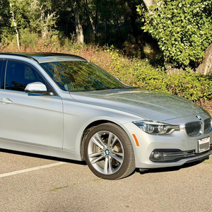 Voiture d'occasion haut de gamme 2018 B-MW 328d xDrive Sports Wagon Turbodiesel - Product Image 1