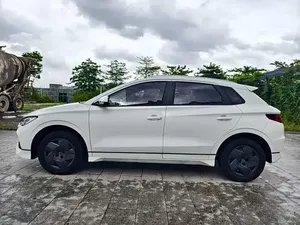 E-2 2024, Portaequipajes Metálico Automático con Asientos de Cuero, Batería de Litio, Características Premium, Autonomía NEDC de 601-700 km, Motor de 200-250 kW - Product Image 6