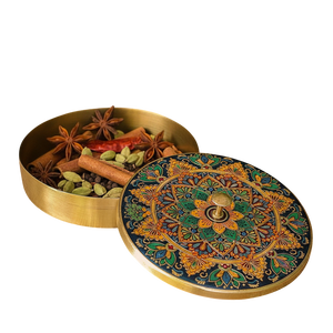 Caja de Galletas Tradicional de Latón Pintada a Mano con Tapa |   Recipiente Redondo para Frutos Secos para Almacenamiento en la Cocina, Uso como Regalo Festivo - Product Image 3