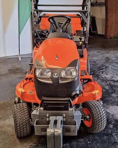 Kubota Compact Diesel Tractor Lawn Mower. - Product Image 2