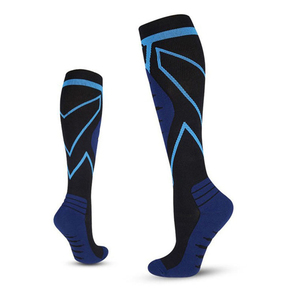 Chaussettes de football personnalisées en gros Chaussettes confortables pour hommes avec étiquette personnalisée et couleurs Chaussettes de sport de haute qualité - Product Image 3