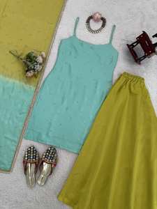 Adéntrate en el encanto sin esfuerzo con nuestro exclusivo conjunto de fiesta moderno de 3 piezas para mujer, diseño reversible para una comodidad cosida con gracia - Product Image 5