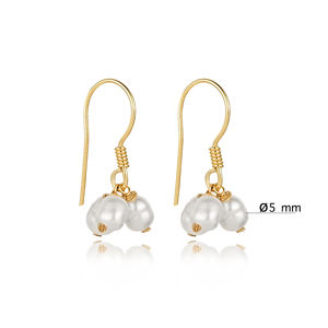 Boucles d'oreilles à crochet plaquées or avec triple perle, tendance, fabriquées à la main en Turquie, bijoux en argent sterling 925 pour les fêtes et les cadeaux - Product Image 3