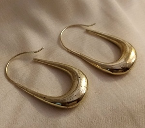 Boucles d'oreilles en laiton massif couleur or faites à la main - Product Image 1