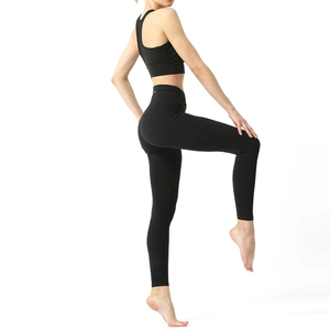 Ensemble de sport 2 pièces personnalisé pour femme : Soutien-gorge de sport à bretelles et Legging de fitness ultra-élastique - Product Image 1