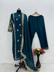 Dernier Designer Lourd Faux Georgette Broderie Séquence Salwar Suit Par FabZone - Product Image 3