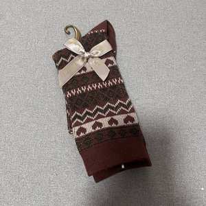 Calcetines con patrón de personajes de Año Nuevo y Navidad, 5 pares, tubo medio, informal, logotipo de tripulación, cuerpo, algodón personalizado, MOQ, 10 pares - Product Image 6