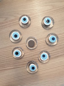 Imán Redondo de Cristal con Ojo Turco y Grabado en Relieve, Diseño Moderno de Estambul - Product Image 1