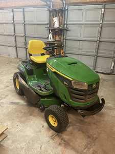 À vendre : Tracteur tondeuse à gazon John Deere 4 temps, agricole et industriel - Product Image 3