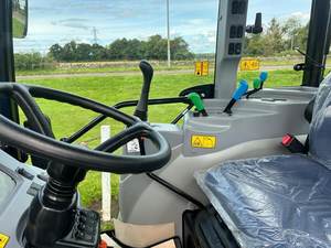 Tractor de Ruedas 4x4 New Holland Boomer 55 de Alto Rendimiento con Características Avanzadas, 180 HP, Transmisión de Engranajes, Motor de Bomba para Tractor Agrícola - Product Image 5