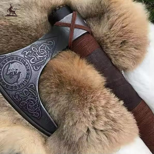 Tomahawk medieval de alta calidad hecho a mano con nuevo modelo de acero al carbono 1095 características de grado industrial cubierta de cuero - Product Image 4