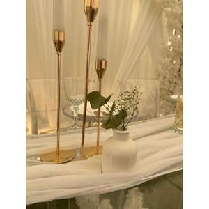 Centro de mesa de metal Premium con diseño floral encantador con acabado recubierto de diferentes colores ideal para un estilo interior de lujo - Product Image 4