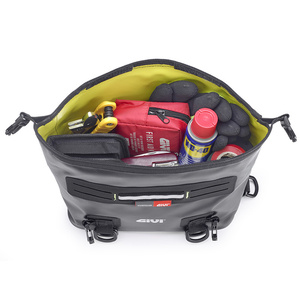 Sacoche à outils étanche Givi Gravel-T GRT717 pour moto – Sacoches latérales premium pour rangement et organisation des équipements - Product Image 2