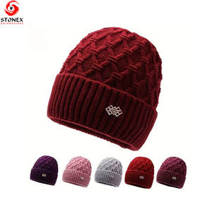 Bonnet en peluche unisexe en acrylique 100% pour l'hiver, bonnet tricoté chaud pour hommes et femmes, doux pour les sports de plein air, le ski et la plage - Product Image 1