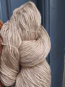 ด้ายผสมผ้าไหม tussah แท้และ muga ดิบทำจากผ้าไหมอินเดียป่าที่มีสีทองธรรมชาติสำหรับร้านค้าเส้นด้ายและเส้นใย - Product Image 5