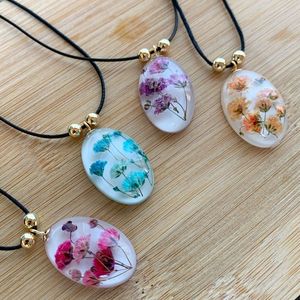 2024 venta al por mayor creativo hecho a mano brillante tradición neackles en único cielo azul oscuro nubes resina collar luminoso para mujeres - Product Image 2