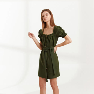 Robe d'été courte en lin tissé à boutons, en vert forêt, col carré, manches courtes, avec ceinture à la taille, pour femmes, une pièce - Product Image 1