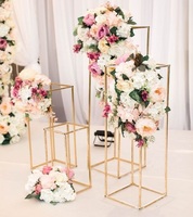 Pièce maîtresse de mariage en fer à arrangement floral exquis de vente chaude pour un décor de banquet de réception élégant et luxueux