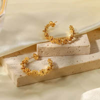 Diseño floral Pendientes de aro de acero inoxidable chapados en oro Forma DE FLOR DE MODA