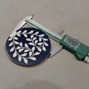 L'exportateur indien en gros propose un nouveau design classique de forme carrée en bois sous-verre ensemble de coussins en résine accessoires de décoration de table vente - Product Image 6