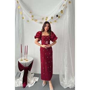 Vestido Bordado Color Borgoña con Mangas Adornadas - Borgoña - Product Image 2