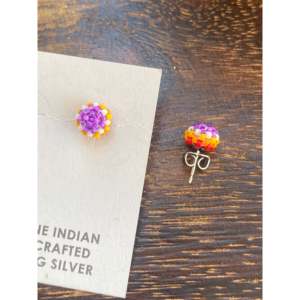 Boucles d'oreilles clous Navajo perlées avec motif floral et incrustation sertie - Product Image 5