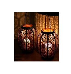 Lanterne en métal en fer faite à la main de haute qualité avec impression personnalisable d'accents dorés pour la décoration intérieure et l'éclairage intérieur - Product Image 1