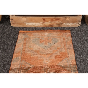Tapis de 2,5 x 11,6 pieds, tapis Herki vintage, tapis turc géométrique orange - Product Image 2