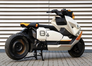 สกู๊ตเตอร์ไฟฟ้ารุ่นใหม่ BM CE 04 กำลังไฟ 31 กิโลวัตต์ 42 แรงม้า ความเร็วสูงสุด 120 กม./ชม. ระยะทางวิ่งสูงสุด 130 กม. แบตเตอรี่ 8.9 กิโลวัตต์ชั่วโมง พร้อมหน้าจอแสดงผลอัจฉริยะ TFT - Product Image 3