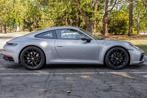 2023 911 Carrera T Coupé, boîte manuelle 7 vitesses, moteur 6 cylindres à carter plat biturbo, couleur argent métallisé GT - Product Image 3