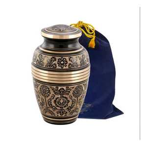 Diseño más vendido y cenizas hechas a mano Urna Artículos funerarios Cremación de urna de latón Hecho a medida con alta calidad - Product Image 1