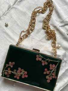 Bolso de Mano de Resina Moderna de Primera Calidad |   Elegante Bolso de Noche Rígido para Damas |   Bolso de Mano para Bodas y Eventos, Ecológico e Impermeable - Product Image 5