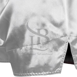 Short de Muay Thai teint en couleur unie de la meilleure qualité pour hommes 100% polyester Matériau durable et durable à un prix raisonnable - Product Image 2