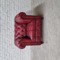 Fauteuil Chesterfield vintage style loft urbain |   Fauteuil 1 place en cuir véritable rose rouge capitonné, style Mid-Century Modern, fait main, pour la maison